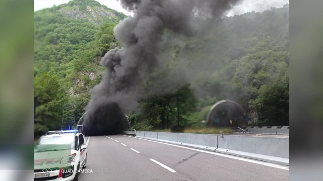 Bus in fiamme, l'autista salva i ragazzi: Non sono un eroe, ho eseguito la procedura di sicurezza