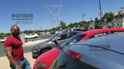 Raquel Mosquera, visiblemente mejorada, sale de su centro de salud sin aclarar cómo se encuentra