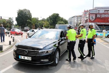 Ebeveynlere broşür, çocuklara kırmızı düdük