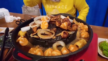 MAKAN SUKI DAN BBQ SEPUASNYA