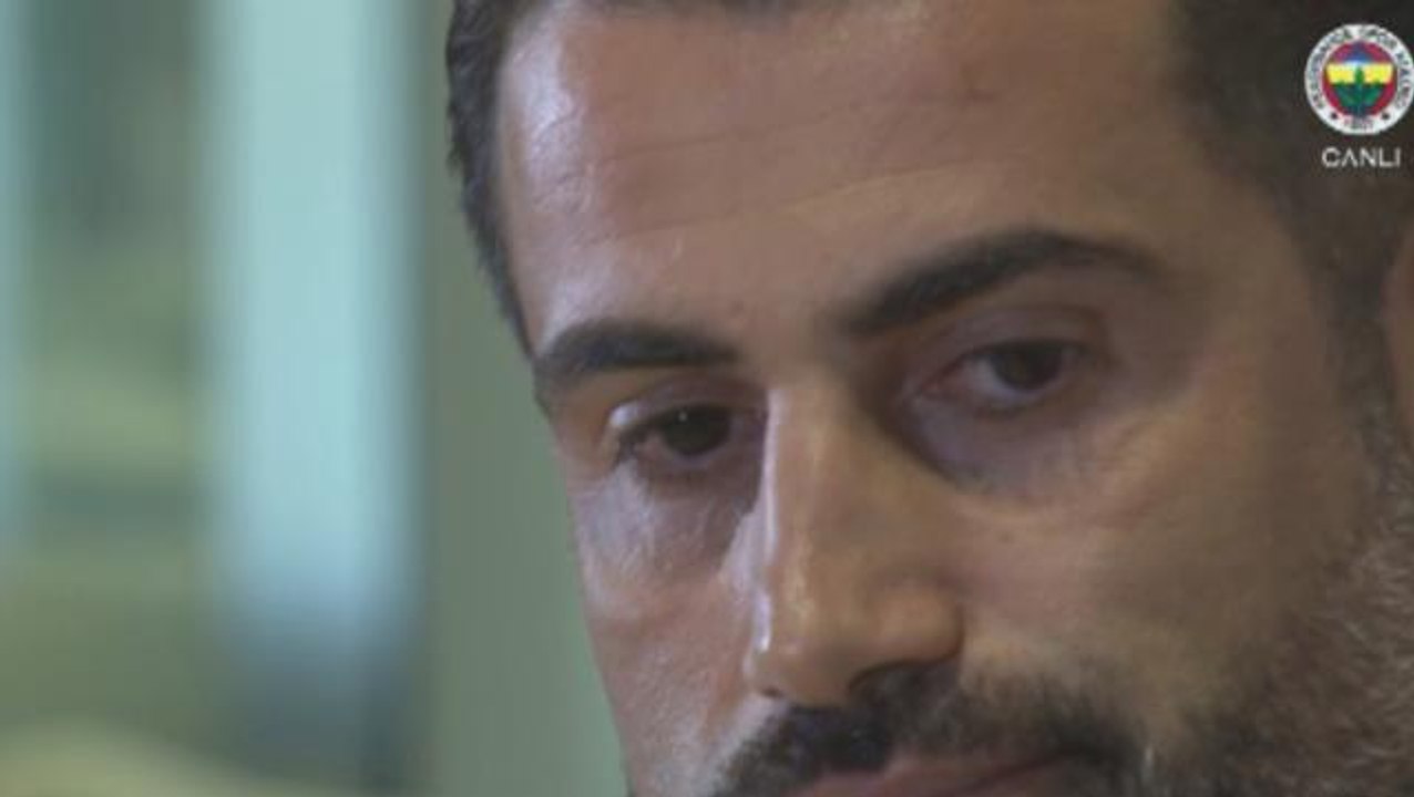 Fenerbahçe'den ayrılan Volkan Demirel, basın toplantısında duygusal anlar yaşadı