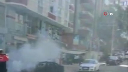 Hareket halindeki otomobil alev aldı