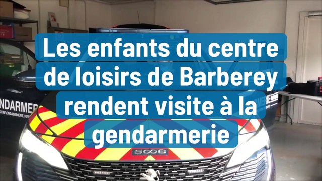 Les enfants du centre de loisirs de Barberey rendent visite à la gendarmerie