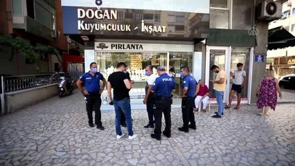 Son dakika haber... Bir kişi kuyumcu babasını yaralayan hırsızlık şüphelisini yakalayıp polise teslim etti