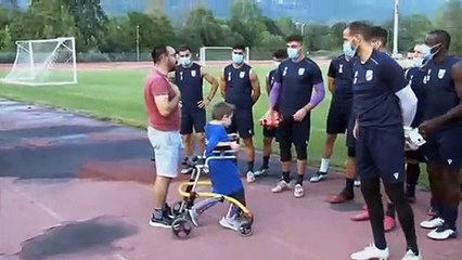 Ο μικρός Αλέξανδρος στην προπόνηση του ΠΑΣ Λαμία στο Καρπενήσι