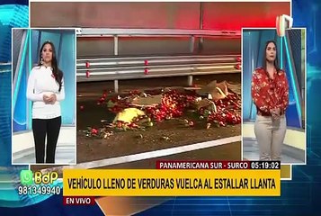 Minivan llena de verduras volcó al estallar llanta en la Panamericana Sur