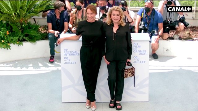 Photocall De son vivant avec Catherine Deneuve, Benoit Magimel, Gabriel Sara - Cannes2021