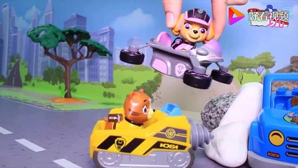 Wang Wang team dispatched to rescue Peppa who fell into the water