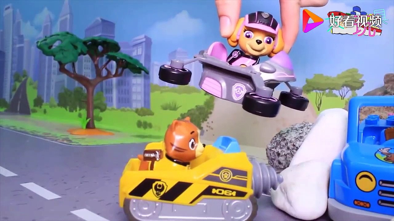 Wang Wang team dispatched to rescue Peppa who fell into the water