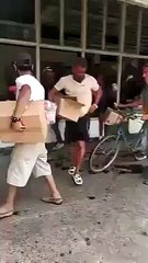Küba'da şoke eden anlar! Dükkanlara girdiler