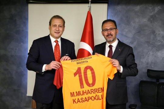 Bakan Kasapoğlu, Galatasaray Başkanı Burak Elmas'ı kabul etti