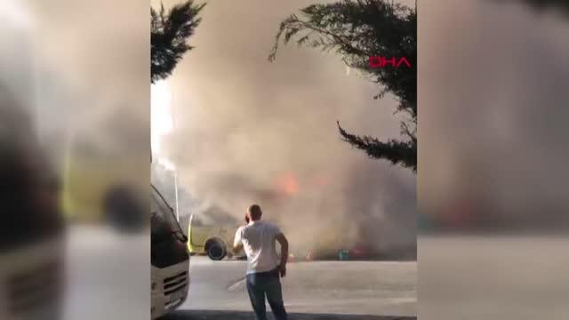 Küçükçekmece'de yolcu minibüsü alev alev yandı