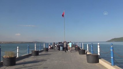 Tatvan'daki Van Gölü sahillerinde normalleşme yoğunluğu