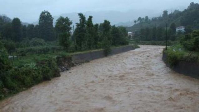 Son Dakika: Rize'de aşırı yağış sonrası meydana gelen sel ve heyelanda 3 kişi kayboldu