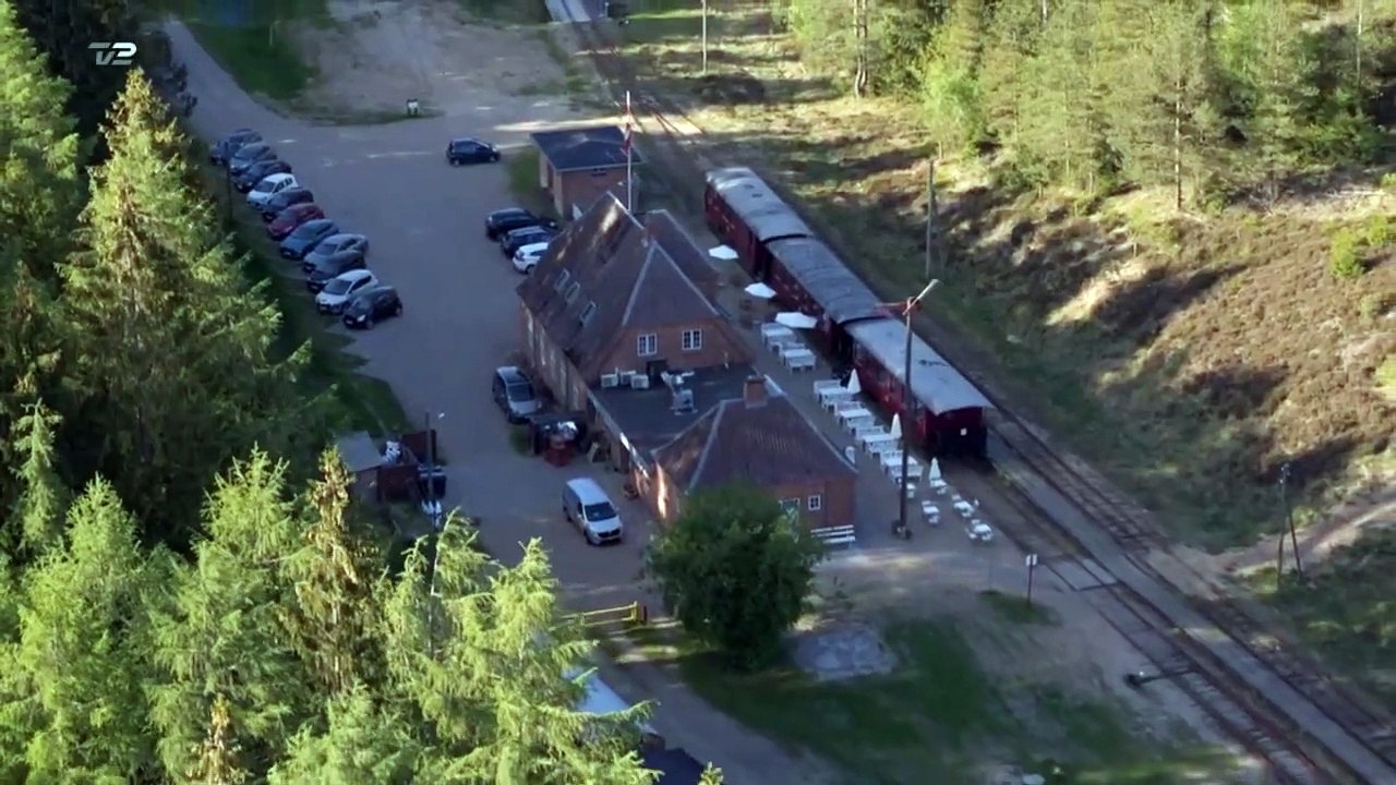 Vrads station | Signe Lindkvist & Jacob Riising | Sæt pris på Danmark | 2020 | TV2 Play - TV2 Danmark