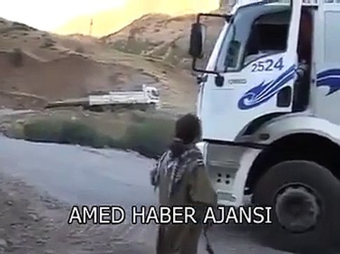 PKK'lılar yol kesip kimlik kontrolü yapıyor