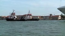 إيطاليا تعتبر حظر دخول السفن السياحية الكبيرة إلى وسط البندقية 
