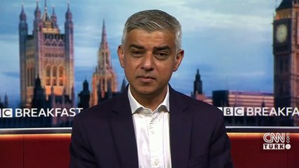 İngiltere'de maske tartışması