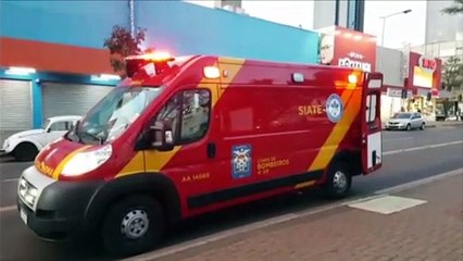 Menino de 8 anos é socorrido pelo Siate após sofrer queda com bicicleta na Avenida Brasil, no Centro