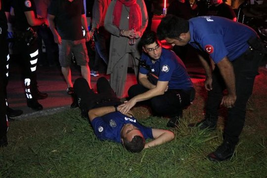 Adana'da polis aracıyla hafif ticari araç çarpıştı: 2'si polis 5 yaralı