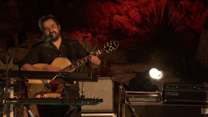 Enjambre - Extraños Días De Abril