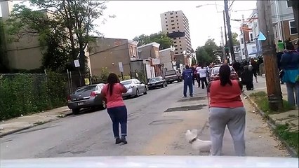 Köpeği yüzünden olan biteni kaçıran bahtsız kadın