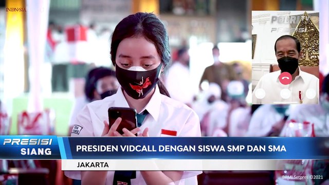 Presiden Jokowi Melakukan Video Call Dengan Siswa Penerima Vaksin