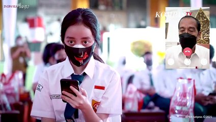Momen Jokowi Video Call Bareng Siswa-Siswi Penerima Vaksinasi Covid-19