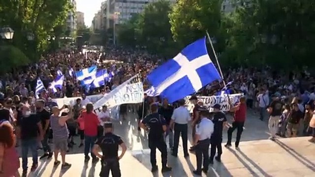 Протесты в Афинах и Париже