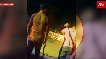 Tourists brandish swords during road rage in Manali