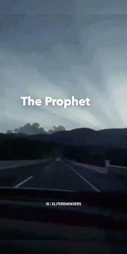 Do you what Prophet Muhammad (ﷺ) has told you to look upon‼️ Mufti Menk Shorts❤️,Follow✌️,Share