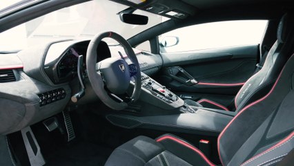 下载视频: Lamborghini Aventador LP 780-4 Ultimae – Interior Design