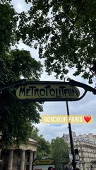 Laeticia Hallyday en famille à Paris. Instagram. Le 14 juillet 2021.