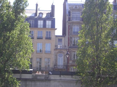 Paris : partez à la découverte de la plus petite maison de la capitale