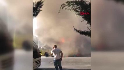 KÜÇÜKÇEKMECE'DE YOLCU MİNİBÜSÜ ALEV ALEV YANDI