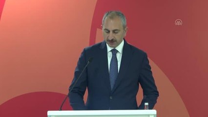 Son dakika haber | Gül: "Darbeye selam duran bir yargıdan darbecileri yargılayan bir yargıya o gece dönülmüştür"