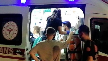 Otomobil ile servis minibüsü çarpıştı: 2 yaralı