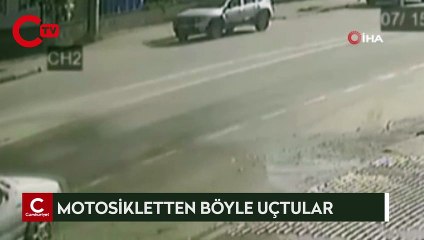 Otomobille çarpışan motosiklette böyle uçtular 2 yaralı