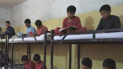 أيتام أفغانستان يعانون الفقر ويواجهون صعوبة الحياة وقسوتها