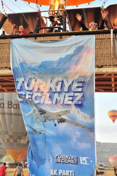 KAPADOKYA'DA BALONLAR, DEMOKRASİ VE MİLLİ BİRLİK GÜNÜ İÇİN HAVALANDI
