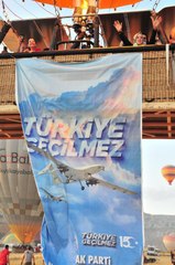 KAPADOKYA'DA BALONLAR, DEMOKRASİ VE MİLLİ BİRLİK GÜNÜ İÇİN HAVALANDI