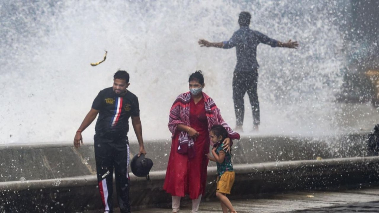 Weather update: IMD issues orange alert for Mumbai