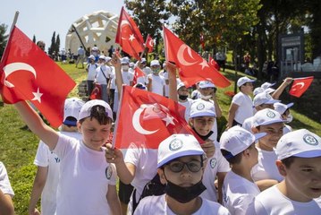 Son dakika haberi... Vatandaşlardan 15 Temmuz Şehitler Anıtı'na yoğun ilgi