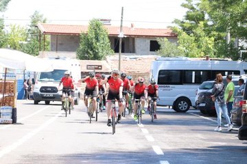 Son dakika: Çankırı'dan bisikletleriyle yola çıkan sporcular şehit Halisdemir'in kabrine ulaştı