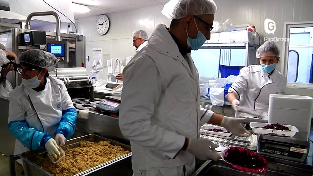Reportage - Des repas à 2 euros dans les cantines des collèges pour tous les élèves dès la rentrée