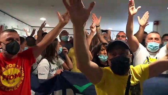 Napoli, protesta dei lavoratori Whirlpool: bloccate le partenze all'aeroporto di Capodichino