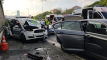 Otoyolda zincirleme trafik kazası: 2'si polis 3 yaralı