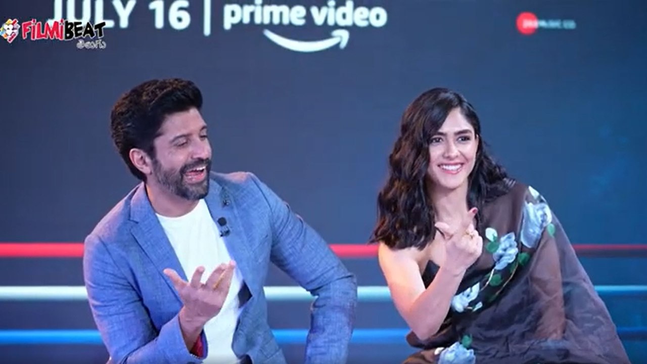 Farhan Akthar,Mrunal Thakur Makes Fun In The Interview With 'Toofaan' Movie Dialogues | Filmibeat