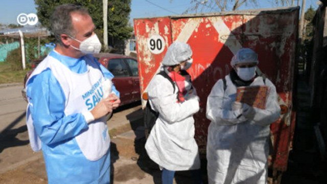 Argentina: Ringing doorbells to boost vaccinations