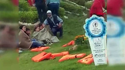 Van Gölü'nde karaya oturan gezi teknesindeki yolcular böyle kurtarıldı